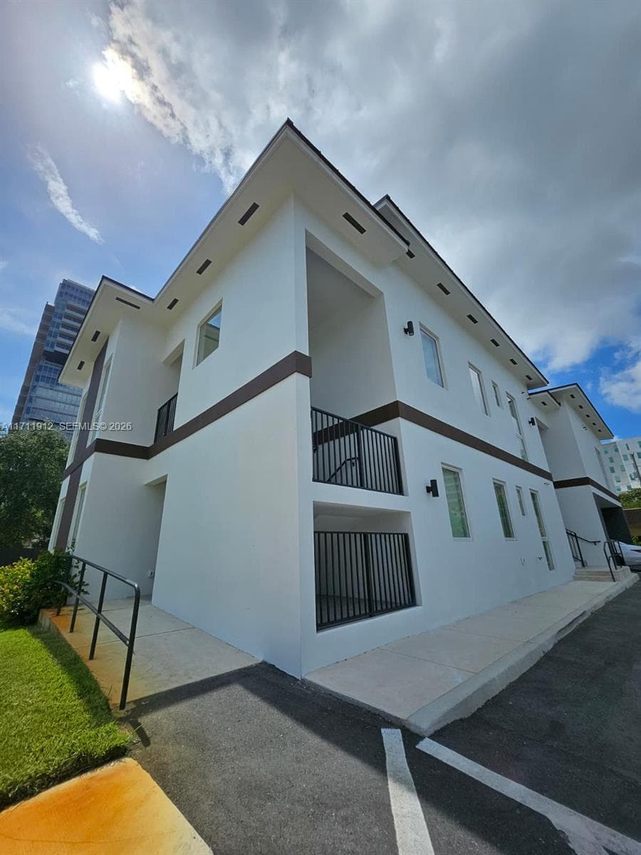 210 SE 10th St, Hallandale Beach FL 33009 photo 2