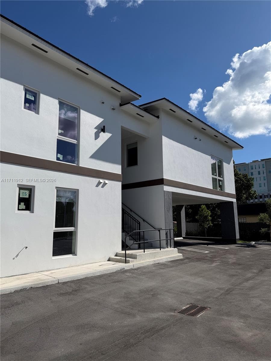 210 SE 10th St, Hallandale Beach FL 33009 photo 4