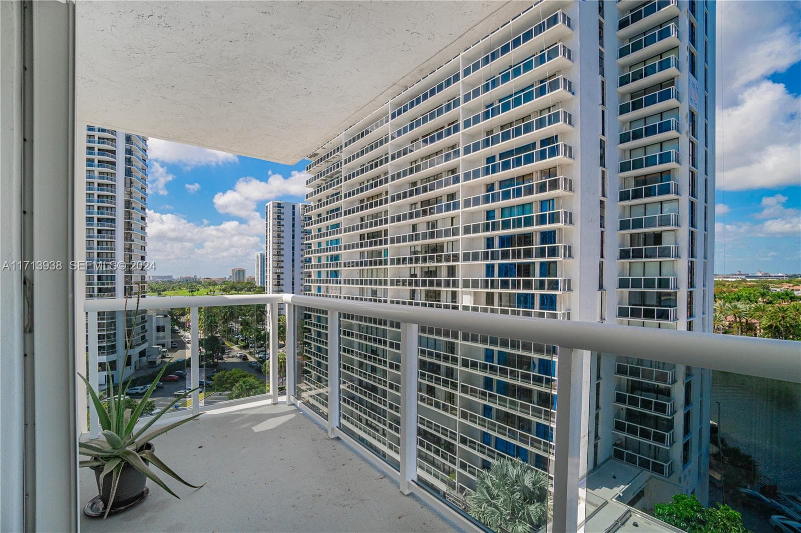 20515 E Country Club Dr # 1048, Aventura FL 33180 photo 5