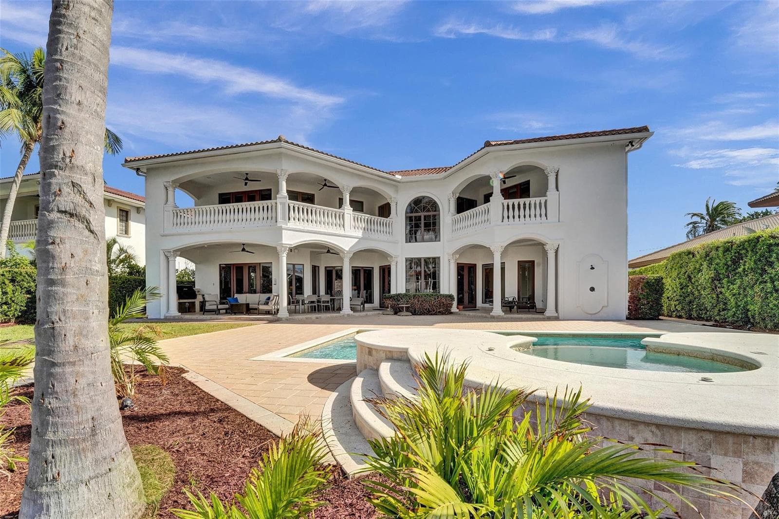 642 Palm Drive, Hallandale Beach FL 33009 photo 2
