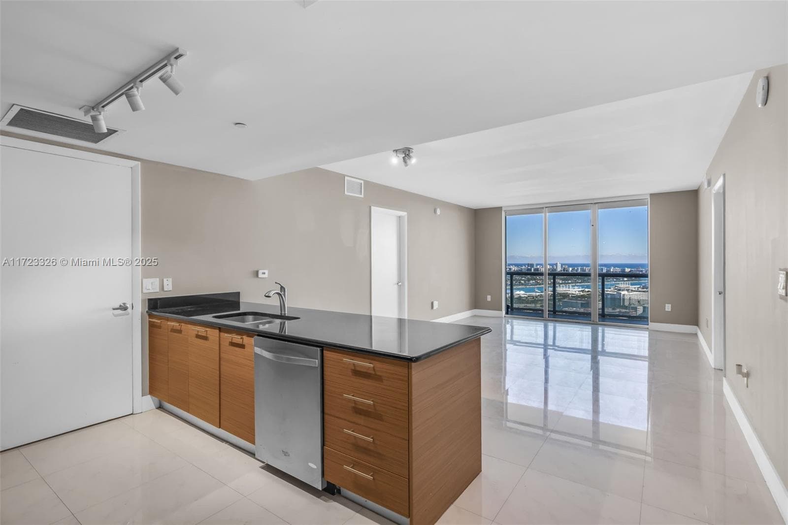 50 Biscayne Blvd # 4208, Miami FL 33132 photo 5