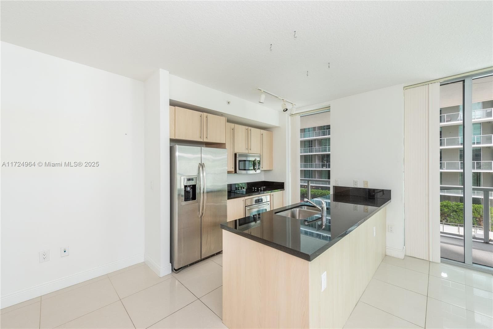 79 SW 12th St, Miami FL 33130 photo 4