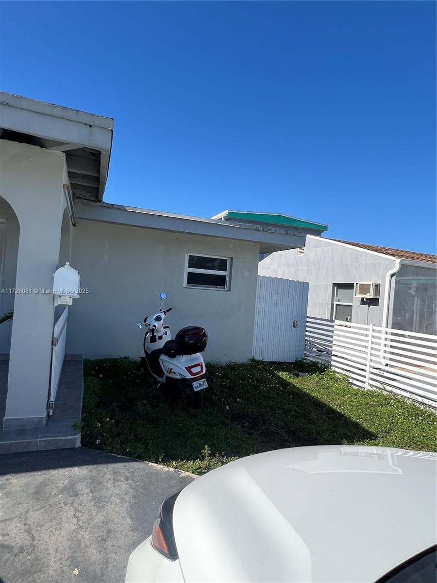 720 NW 30th Ave, Miami FL 33125 photo 3
