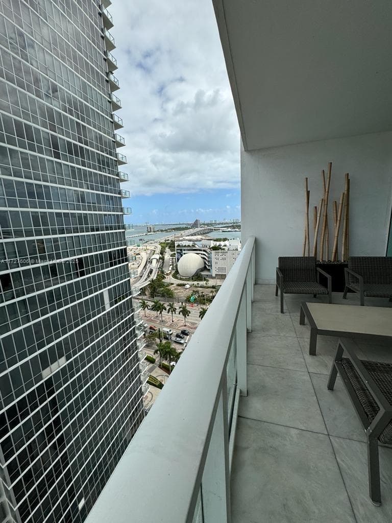 1040 Biscayne Blvd # 1505, Miami FL 33132 photo 2