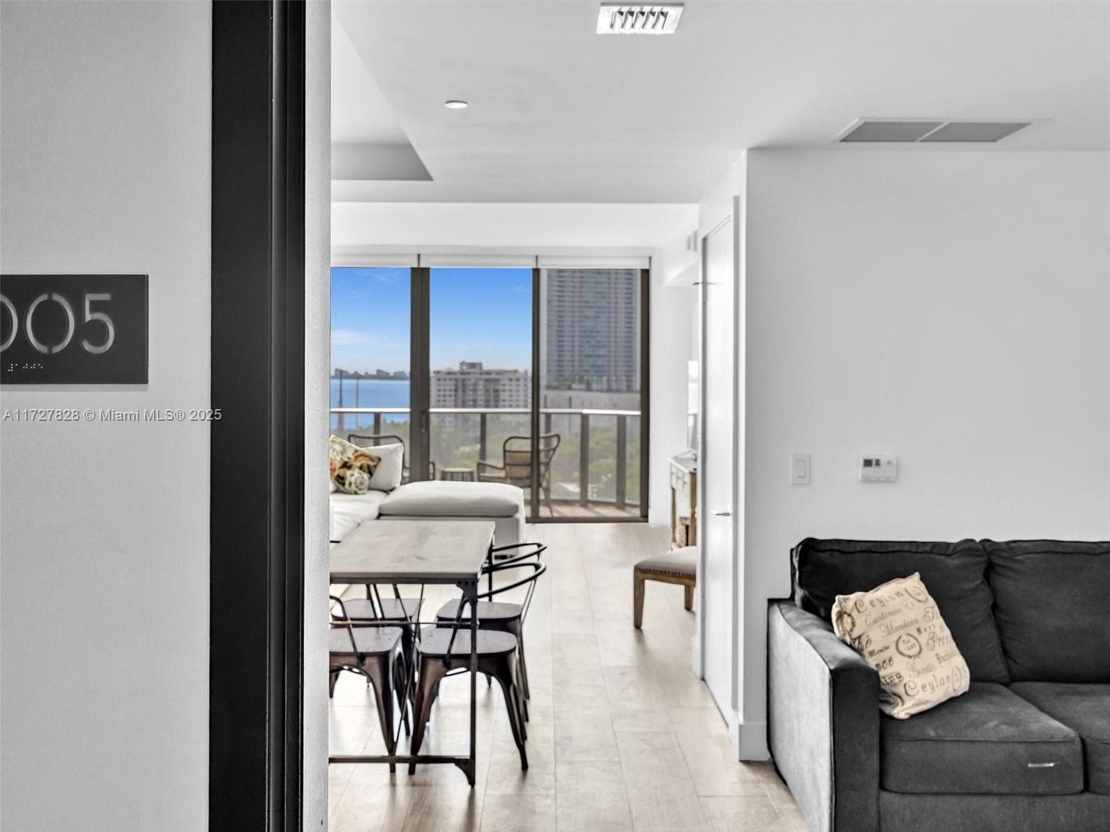 121 NE 34th St # 1005, Miami, FL 33137 photo 3