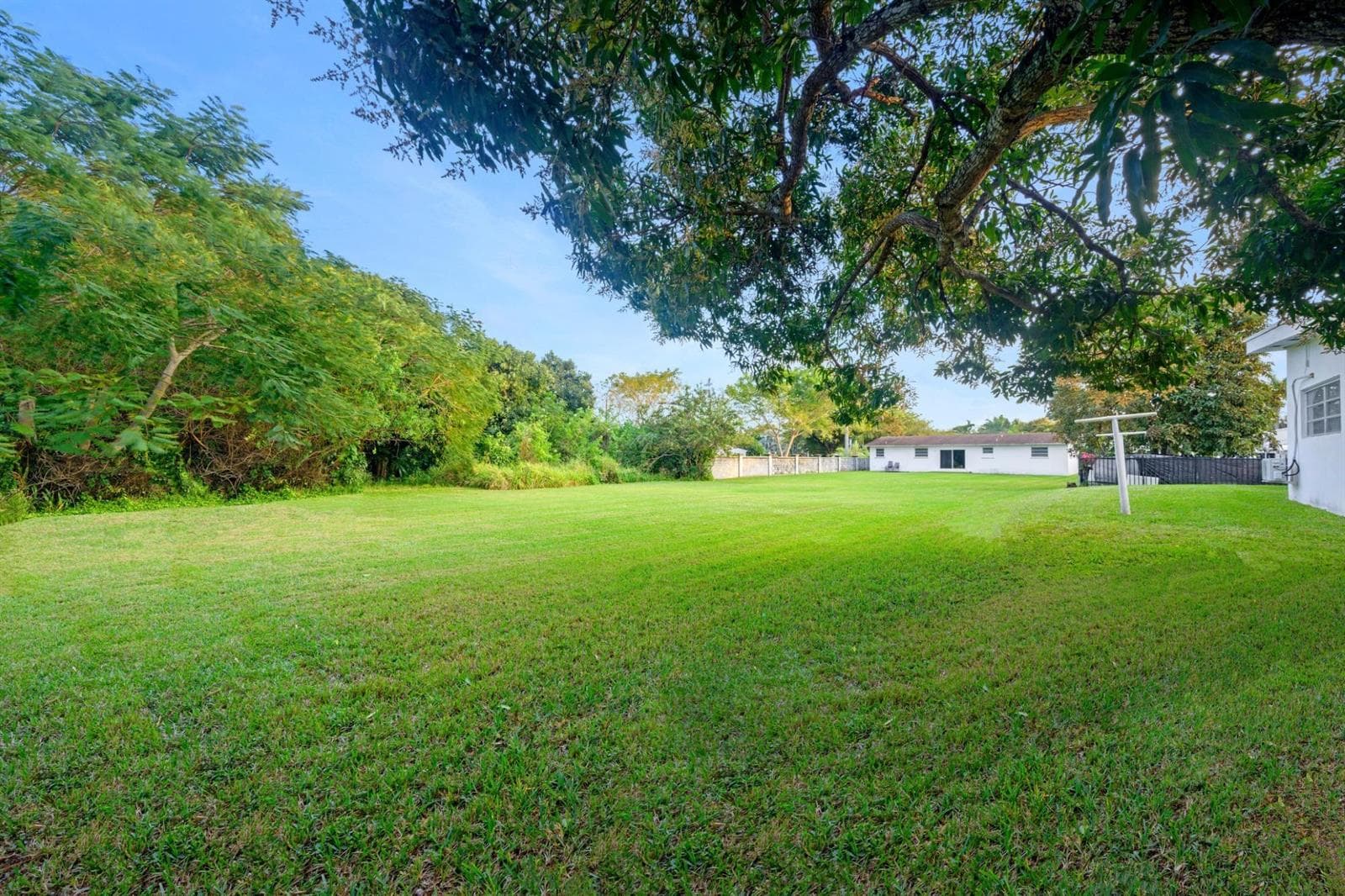 13945 N Miami Avenue, Miami FL 33168 photo 2