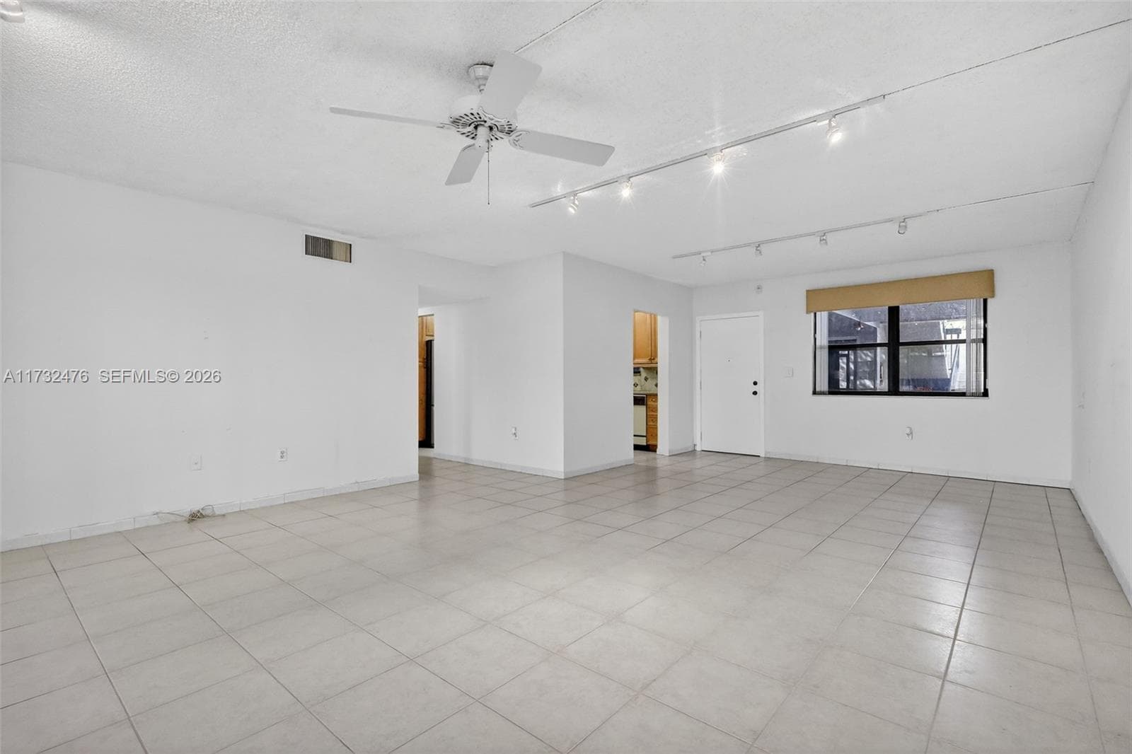 481 Ives Dairy Rd # 4, Miami FL 33179 photo 5