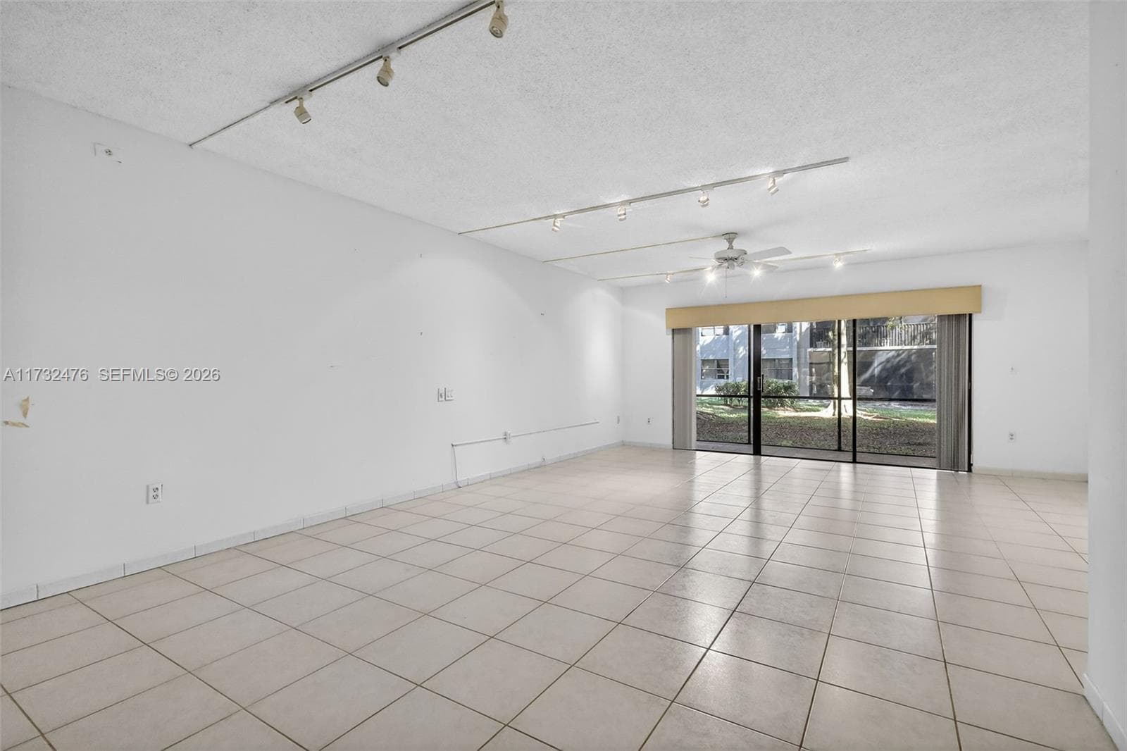 481 Ives Dairy Rd # 4, Miami FL 33179 photo 4