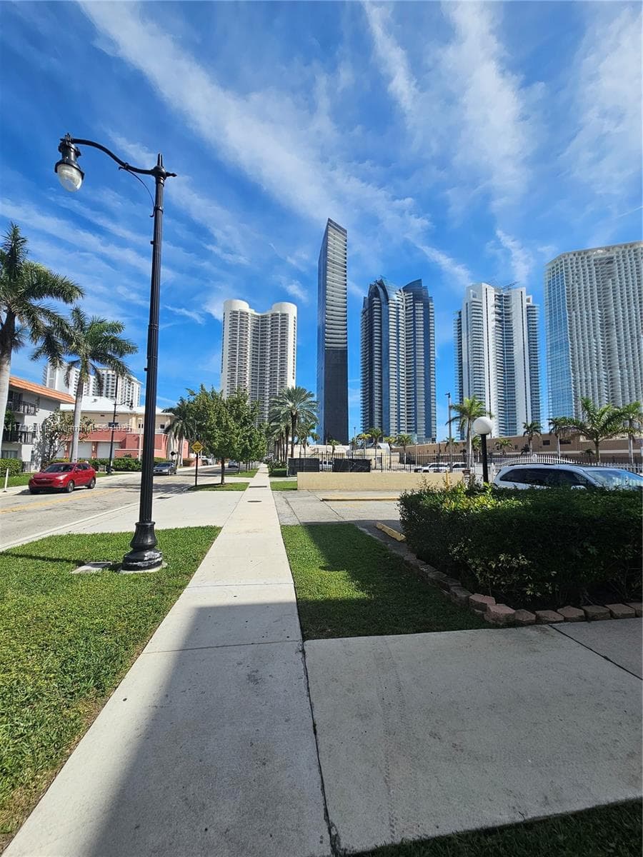 200 172nd St # 102, Sunny Isles Beach FL 33160 photo 3