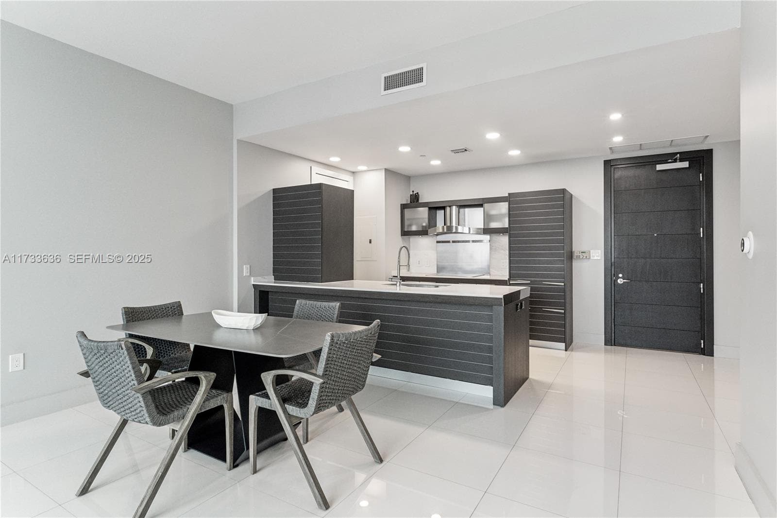 200 Biscayne Boulevard Way # 4912, Miami FL 33131 photo 3