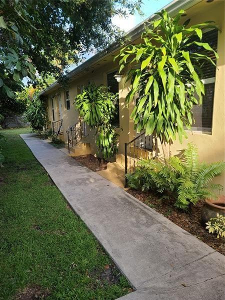 1123 N 17th Avenue, Hollywood FL 33020 photo 2