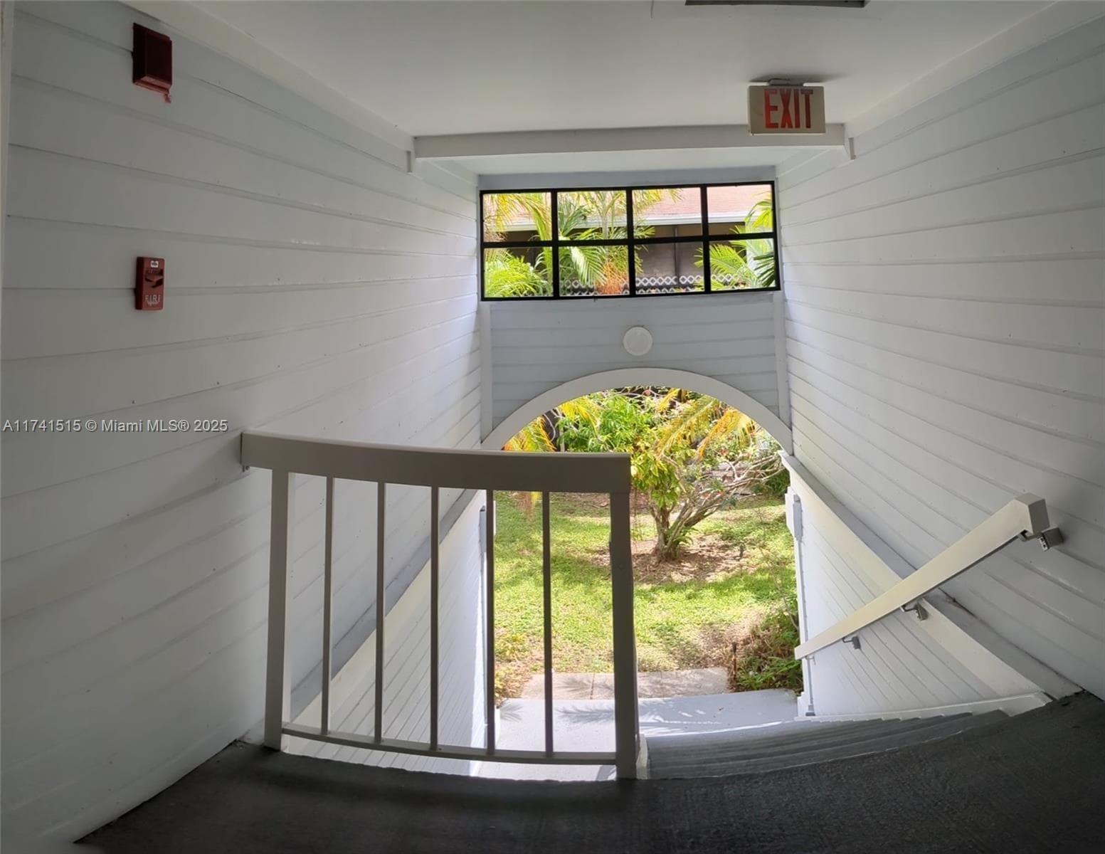 917 NE 199th St # 206, Miami FL 33179 photo 2