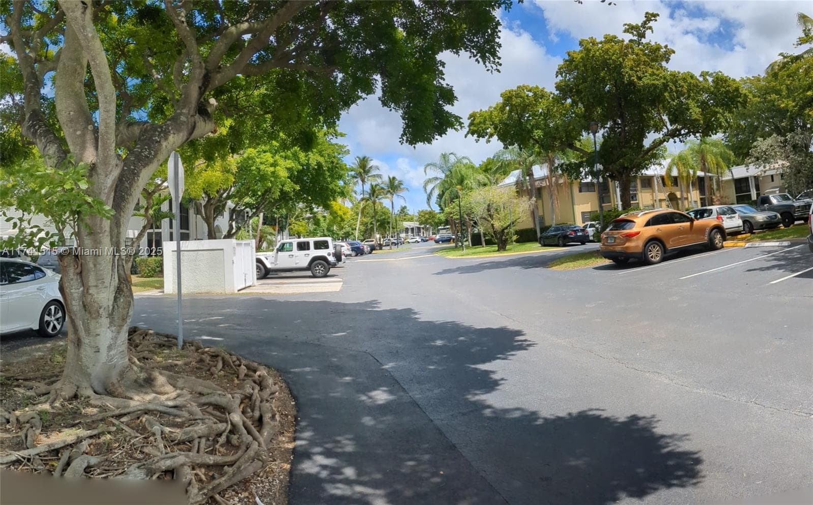 917 NE 199th St # 206, Miami FL 33179 photo 3