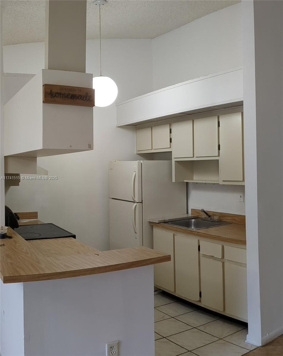 917 NE 199th St # 206, Miami FL 33179 photo 5