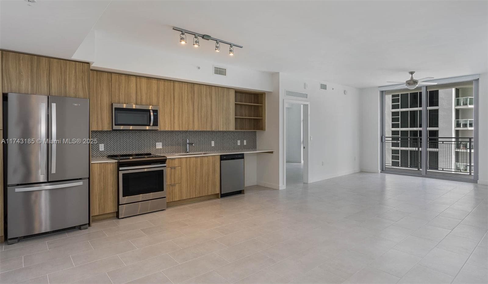 2150 N Bayshore Dr # 1105, Miami FL 33137 photo 4