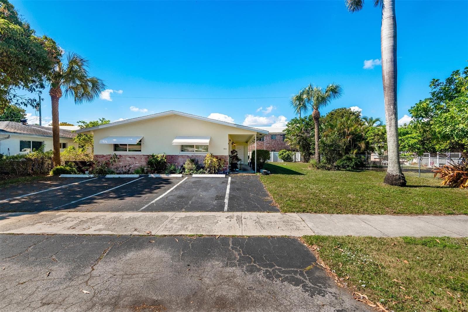 321 SE 1st Avenue, Pompano Beach FL 33060 photo 2