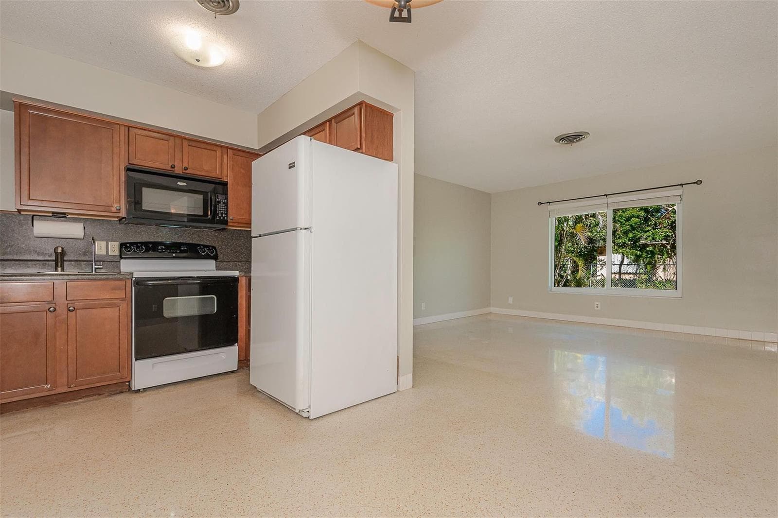 321 SE 1st Avenue, Pompano Beach FL 33060 photo 4