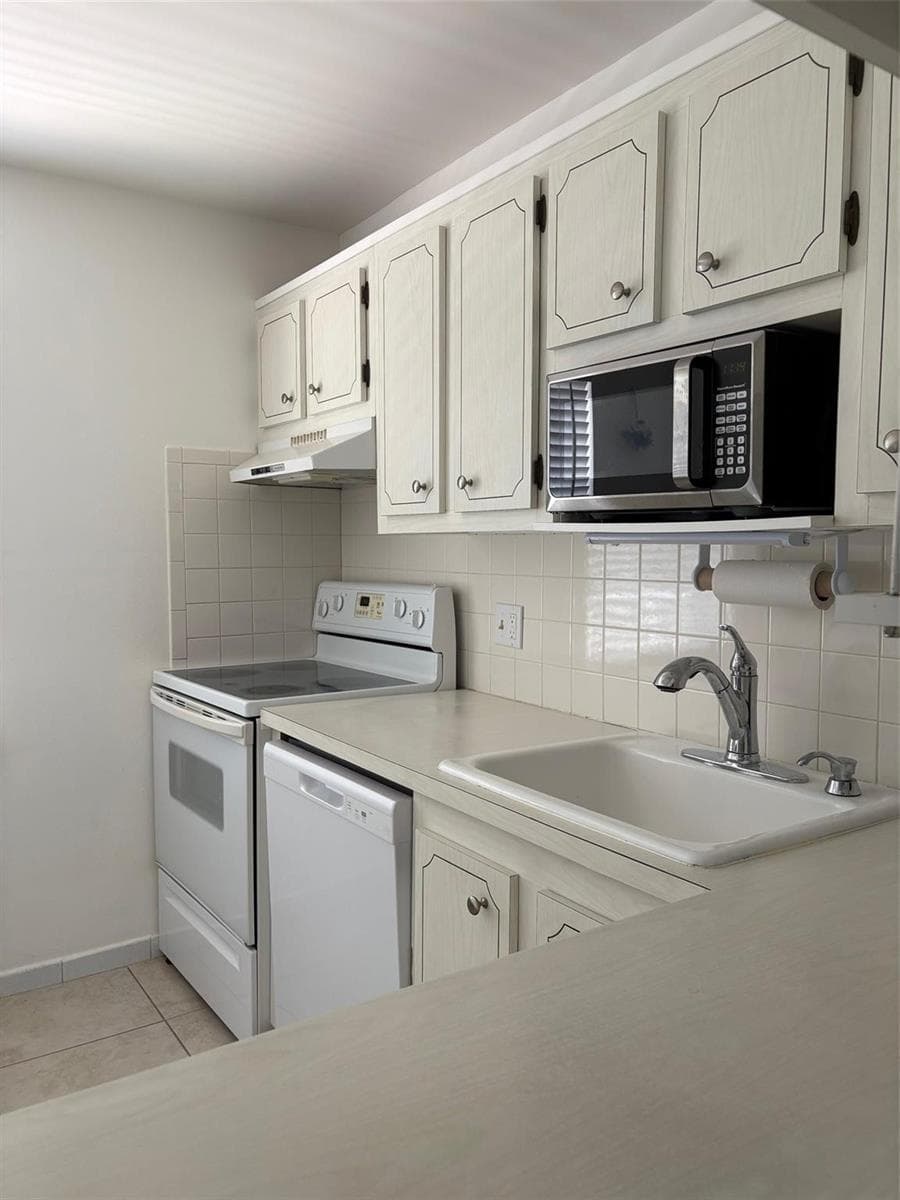 1055 Country Club Drive # 404, Margate FL 33063 photo 2