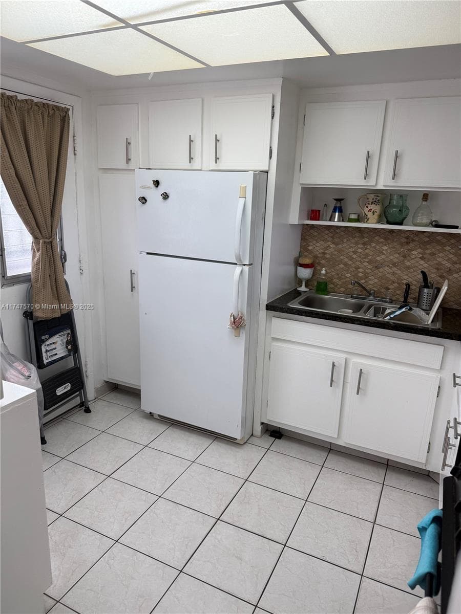 18555 NE 14th Ave # 618, Miami FL 33179 photo 4