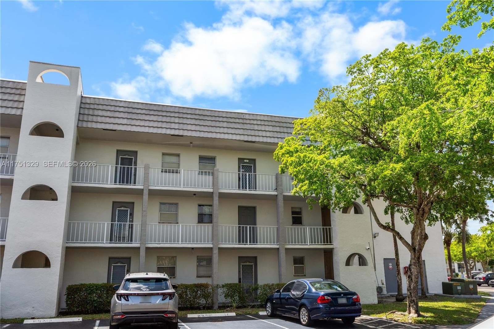 8450 Sunrise Lakes Blvd # 306, Sunrise FL 33322 photo 2