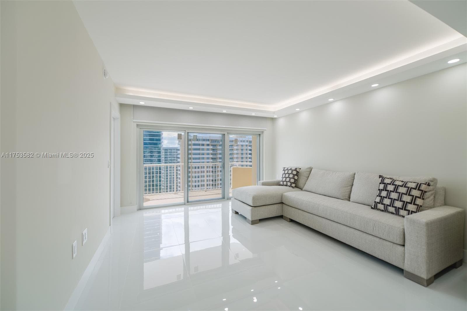 1950 S Ocean Dr # 20L, Hallandale Beach FL 33009 photo 5