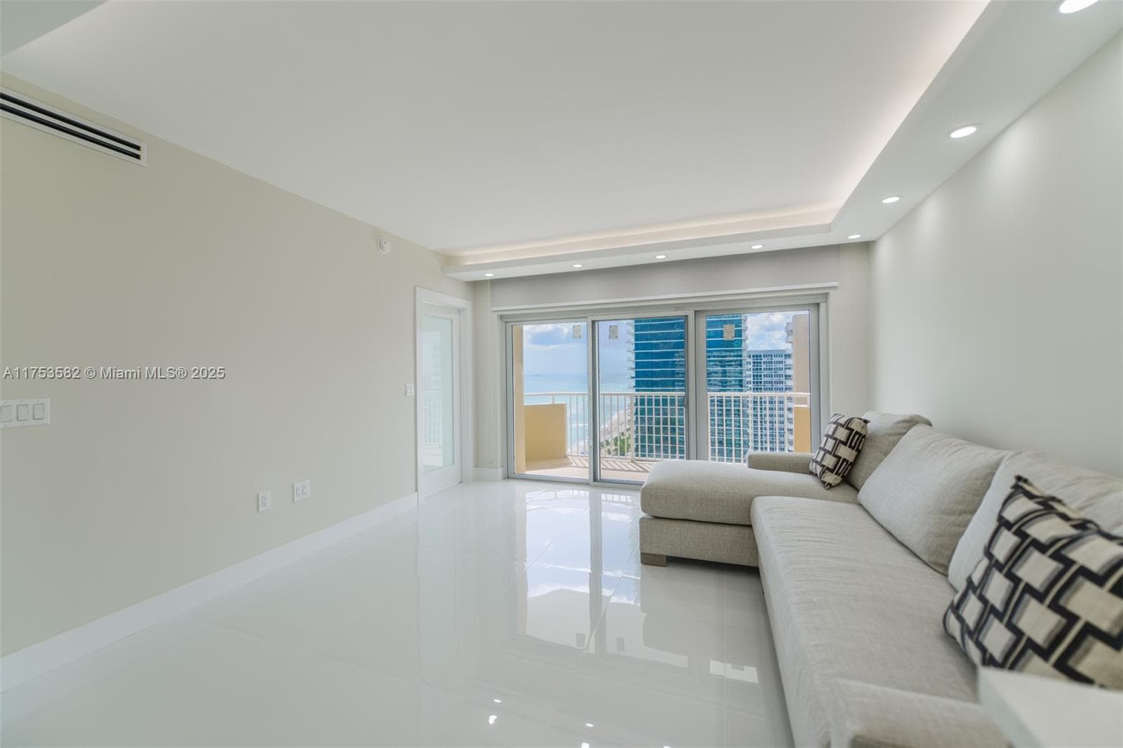 1950 S Ocean Dr # 20L, Hallandale Beach FL 33009 photo 4