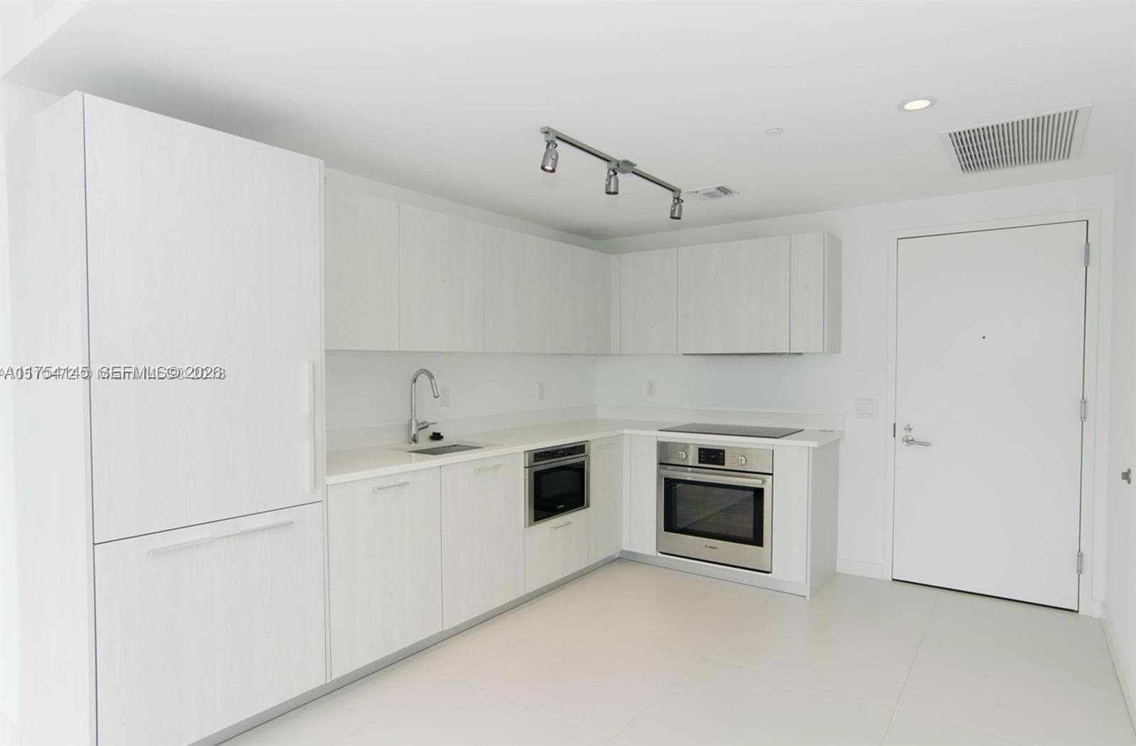 501 NE 31st St # 2009, Miami FL 33137 photo 3