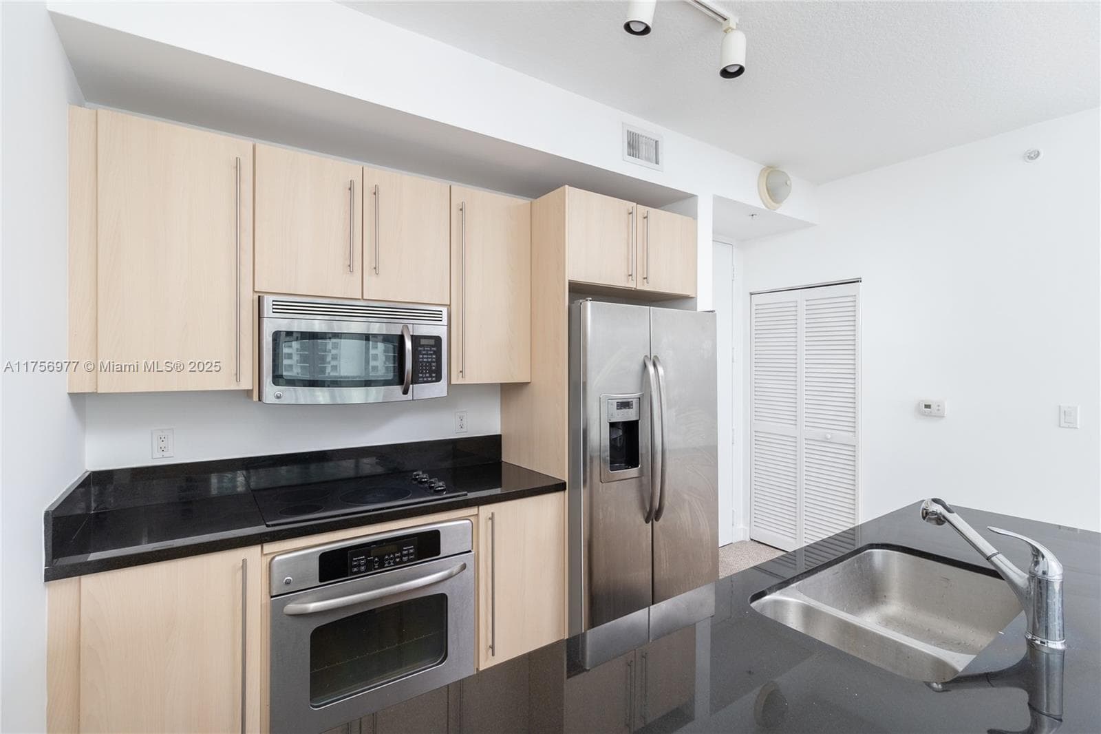 1111 SW 1st Ave # 2423-N, Miami FL 33130 photo 4