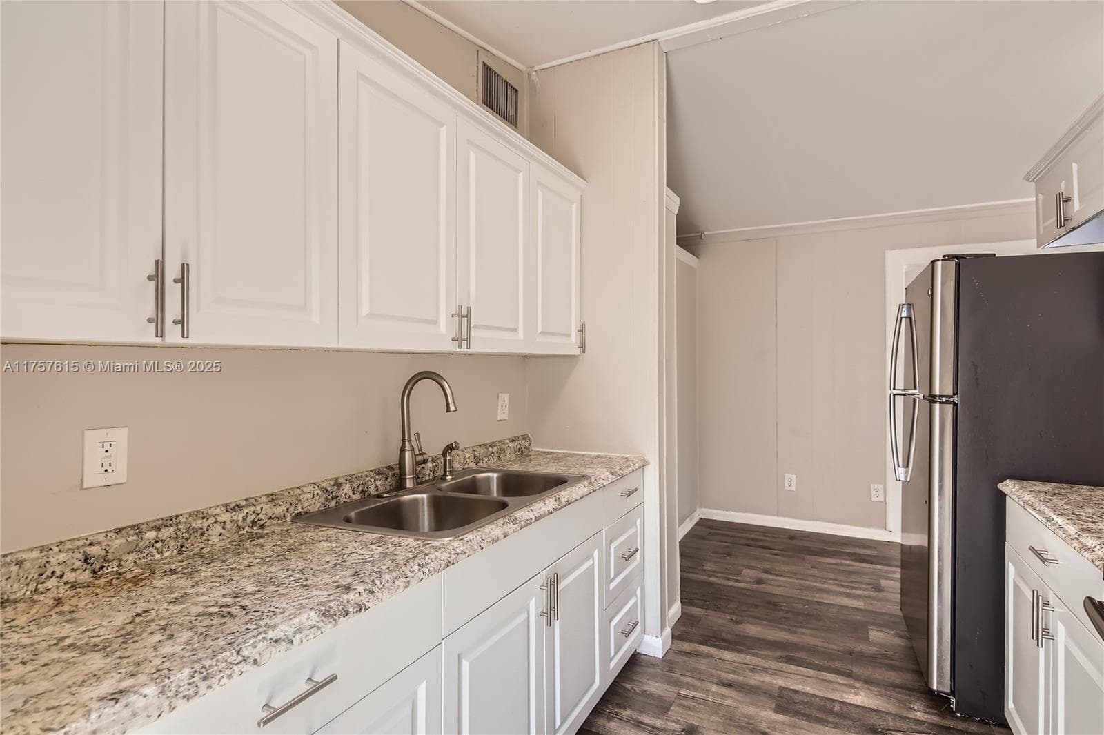 1753 NE 178th St, North Miami Beach FL 33162 photo 4