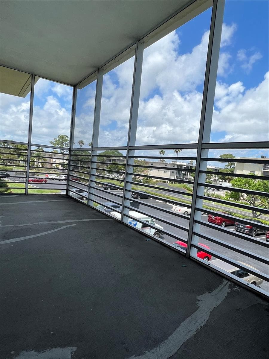 2562 N Garden Dr N # 301, Lake Worth FL 33461 photo 2