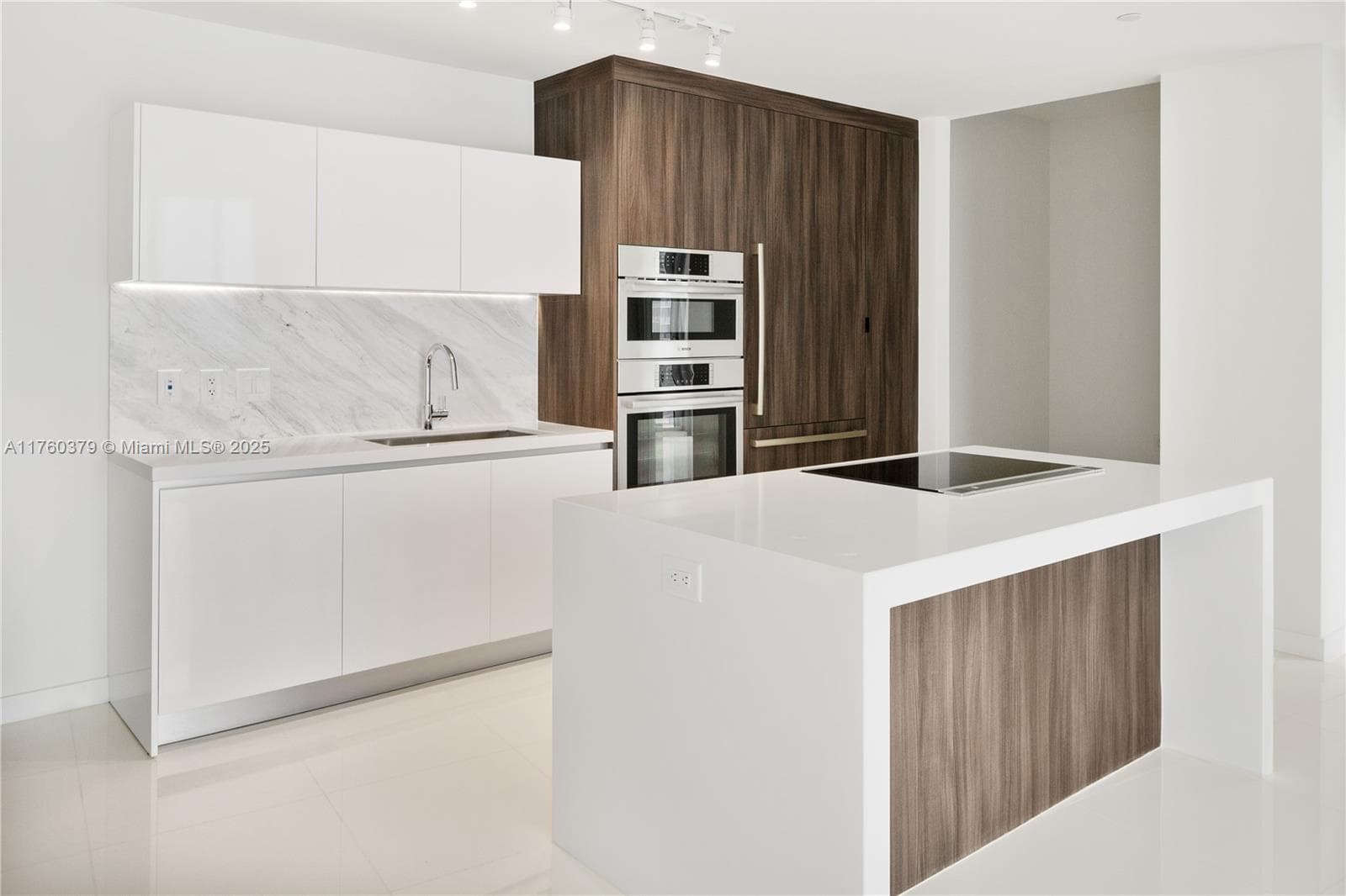851 NE 1st Ave # 4203, Miami FL 33132 photo 2