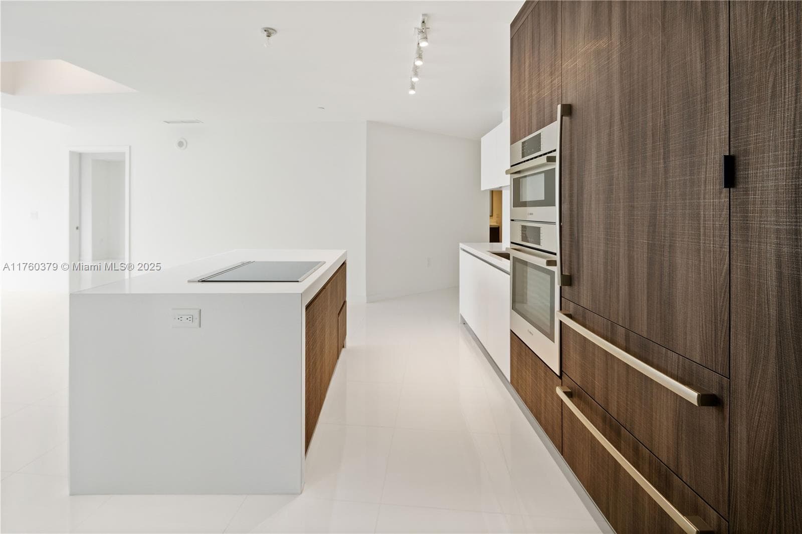 851 NE 1st Ave # 4203, Miami FL 33132 photo 4