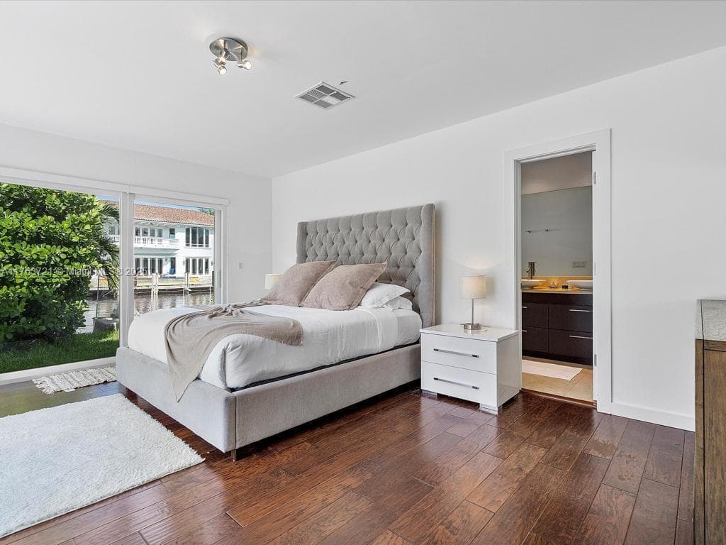 16473 NE 31st Ave, North Miami Beach FL 33160 photo 5