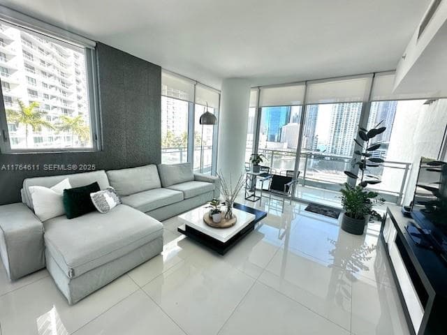 92 SW 3rd St # 1410, Miami FL 33130 photo 3