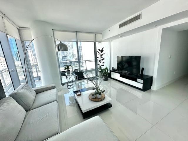 92 SW 3rd St # 1410, Miami FL 33130 photo 4