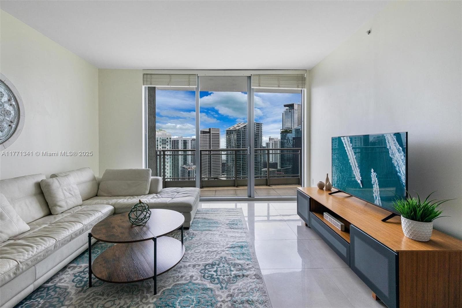 90 SW 3rd St # 4103, Miami FL 33130 photo 4