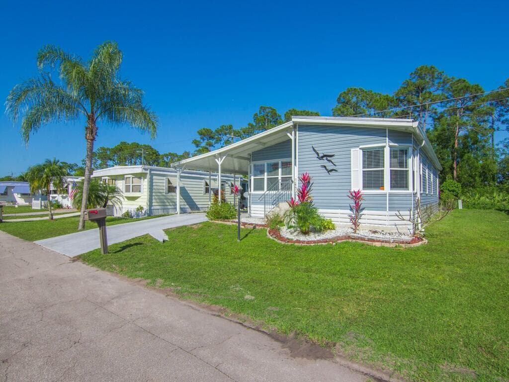 22 Mediterranean East Boulevard E, Port St. Lucie FL 34952 photo 2