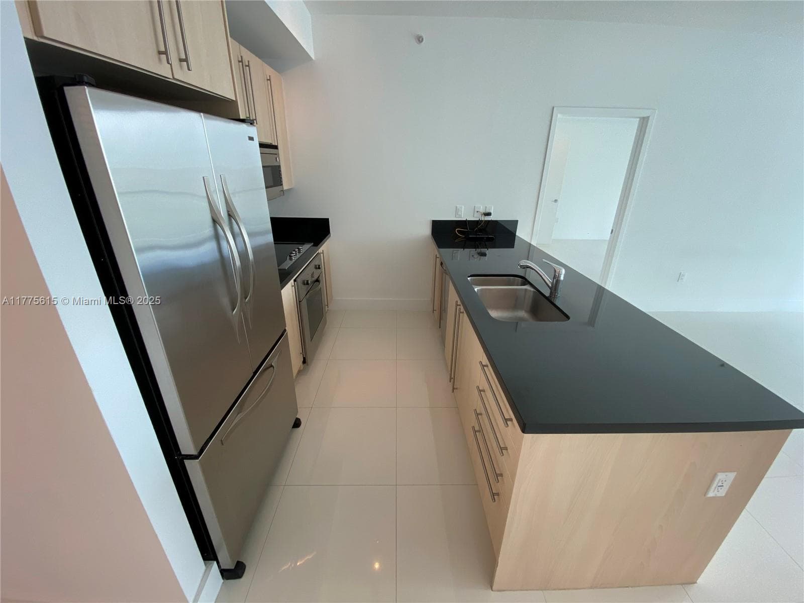 79 SW 12 ST, Miami FL 33130 photo 2