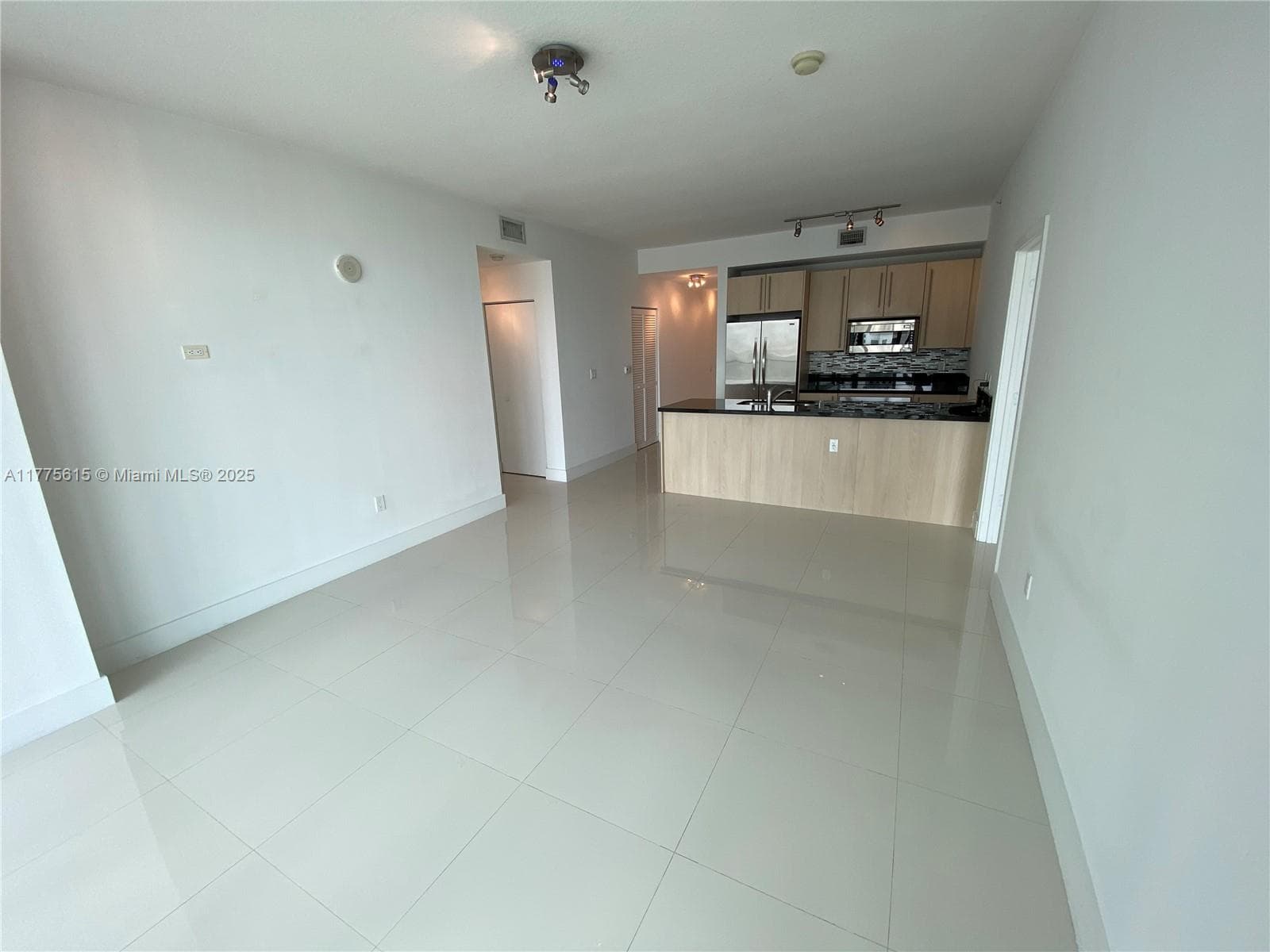 79 SW 12 ST, Miami FL 33130 photo 3