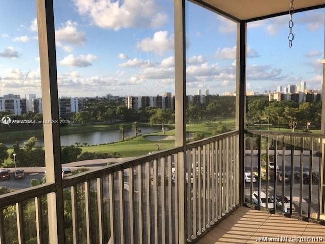 20301 W Country Club Dr # 830, Aventura FL 33180