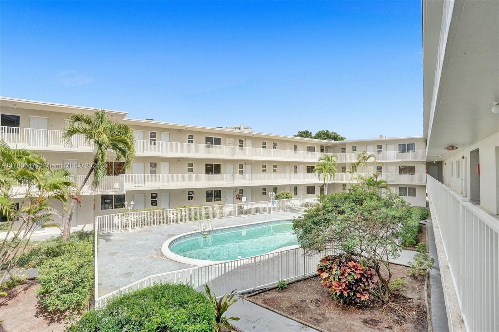 1895 Venice Park Dr # 16B, North Miami, FL 33181
