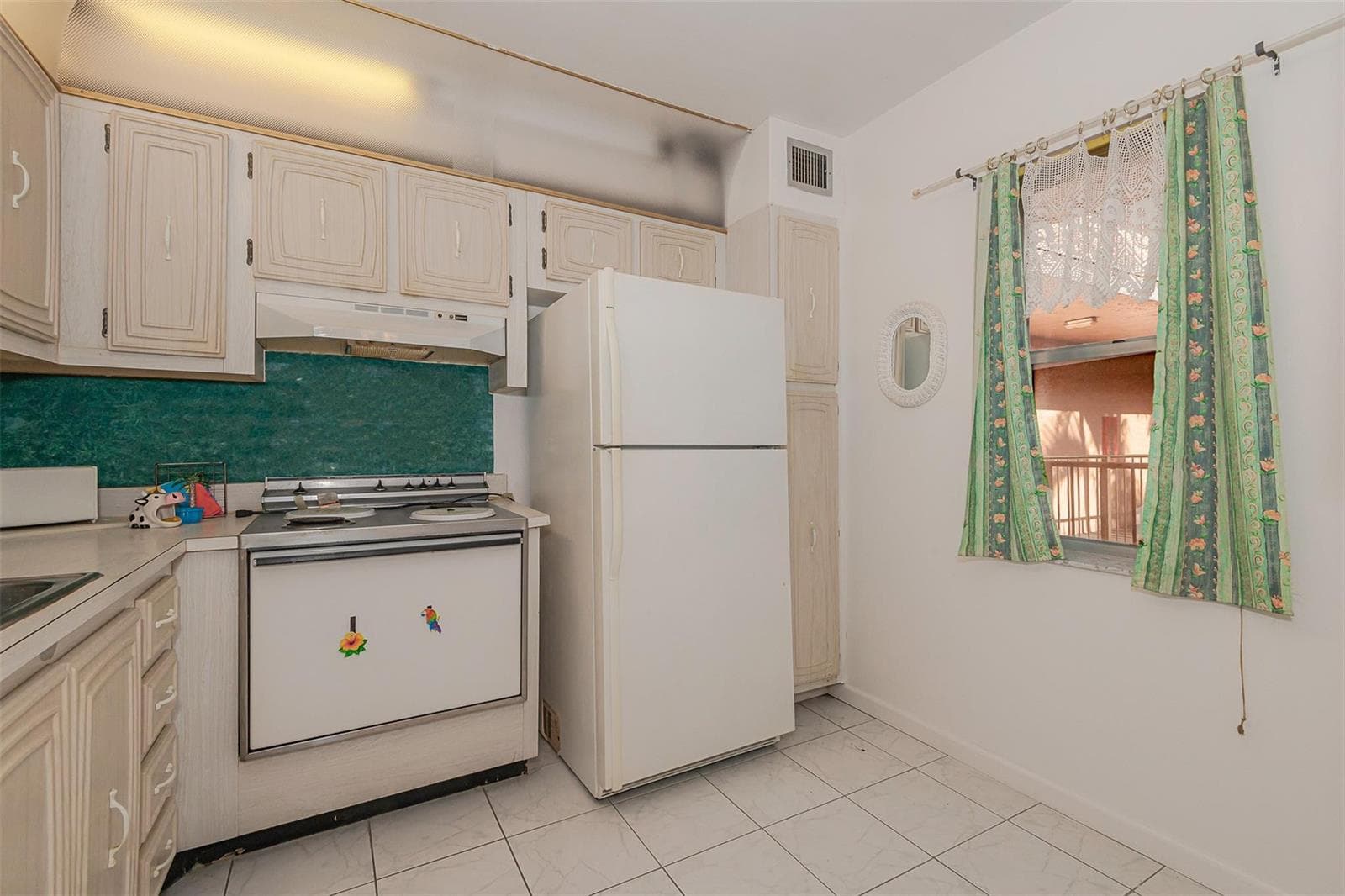 2861 Somerset Drive # 317, Lauderdale Lakes FL 33311 photo 2