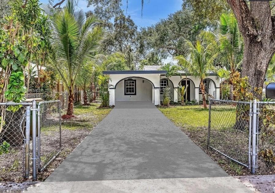 936 NE 132nd St, North Miami FL 33161
