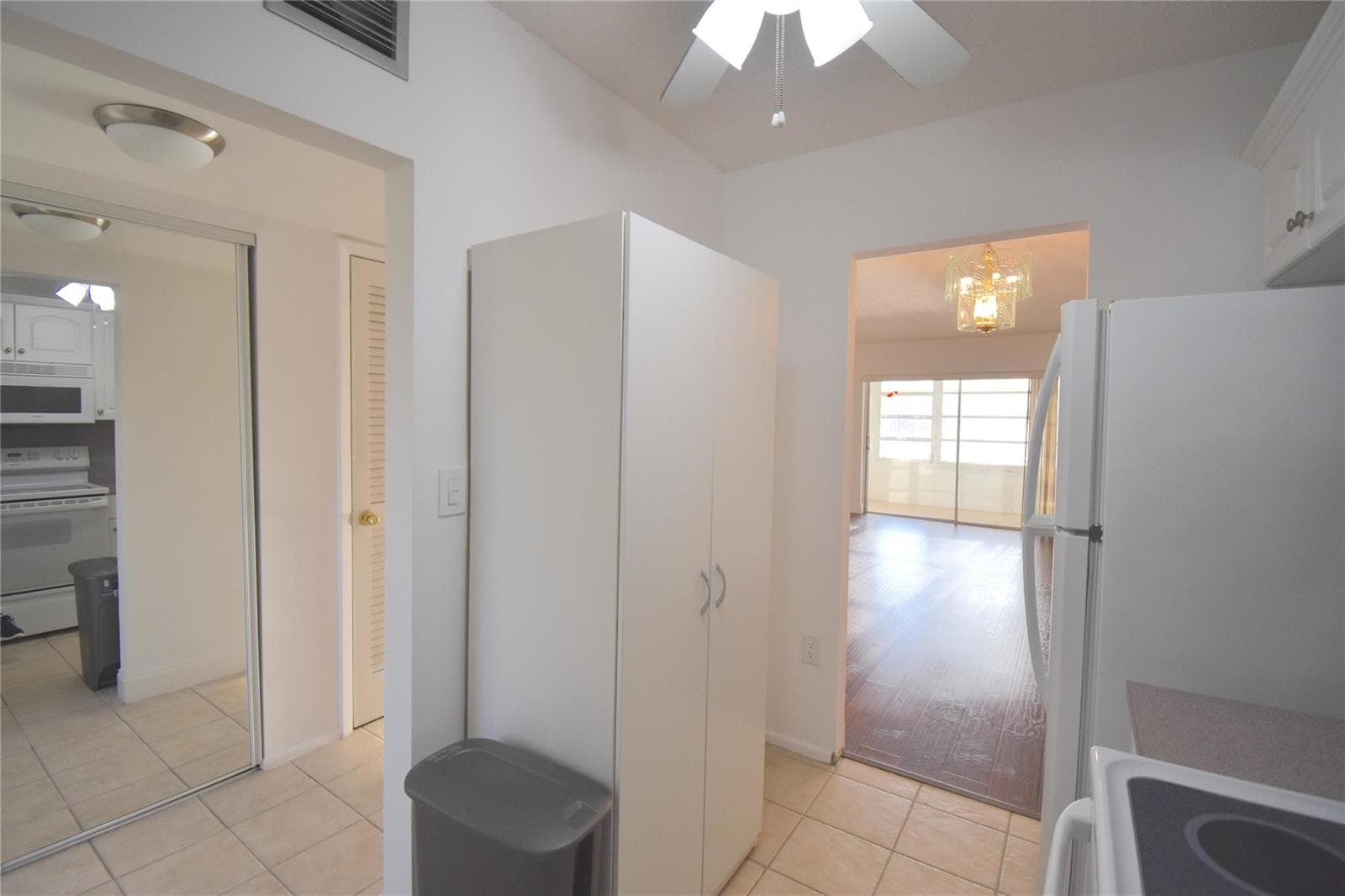3051 Sunrise Lakes Drive # 311, Sunrise FL 33322 photo 4