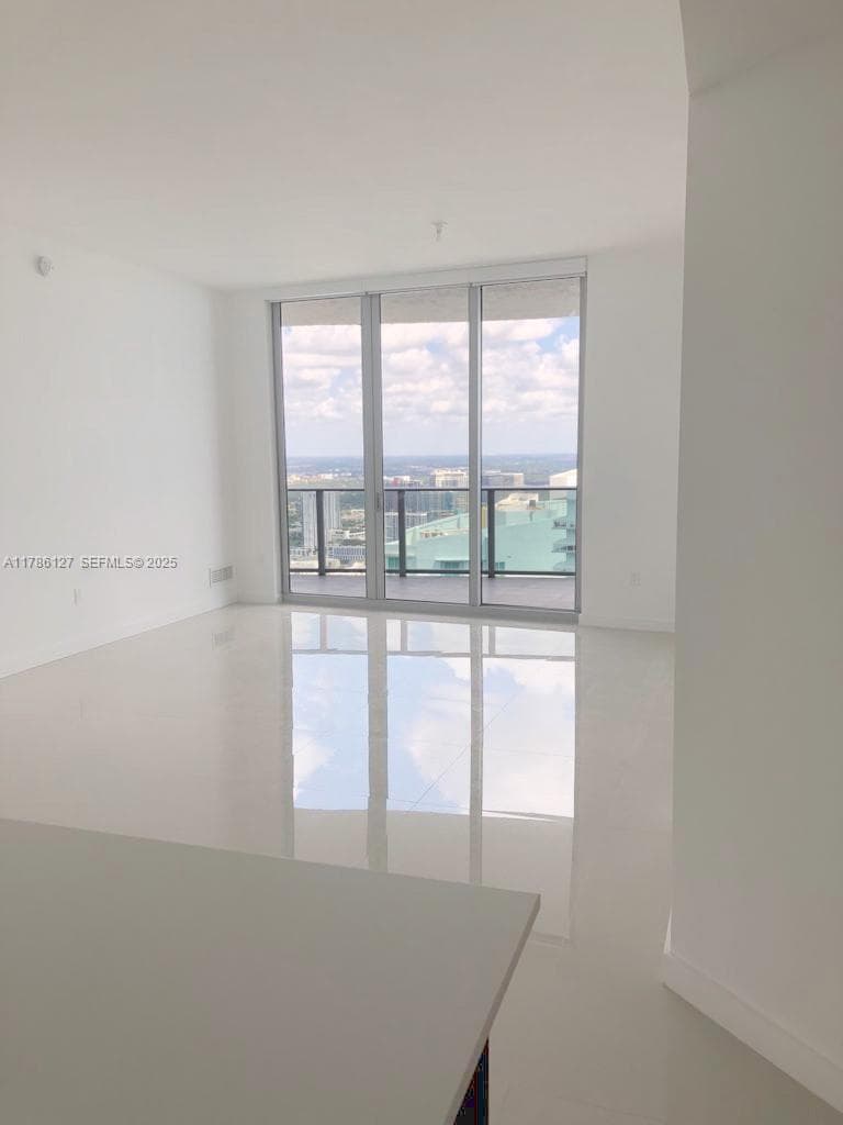 488 NE 18th St # 4905, Miami FL 33132 photo 2