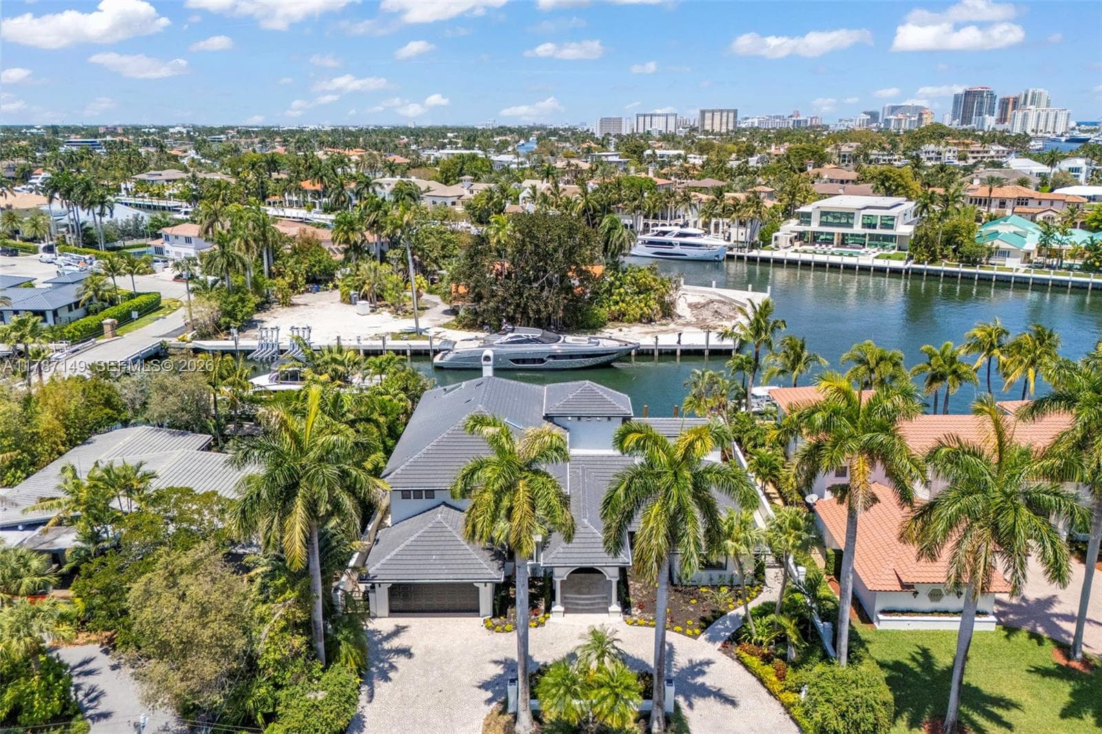 2561 Lucille Dr, Fort Lauderdale FL 33316 photo 4