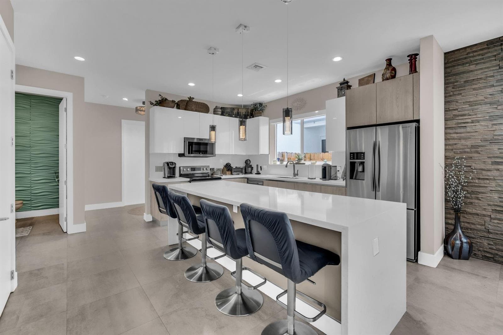 807 SW 7th Avenue, Fort Lauderdale FL 33315 photo 3