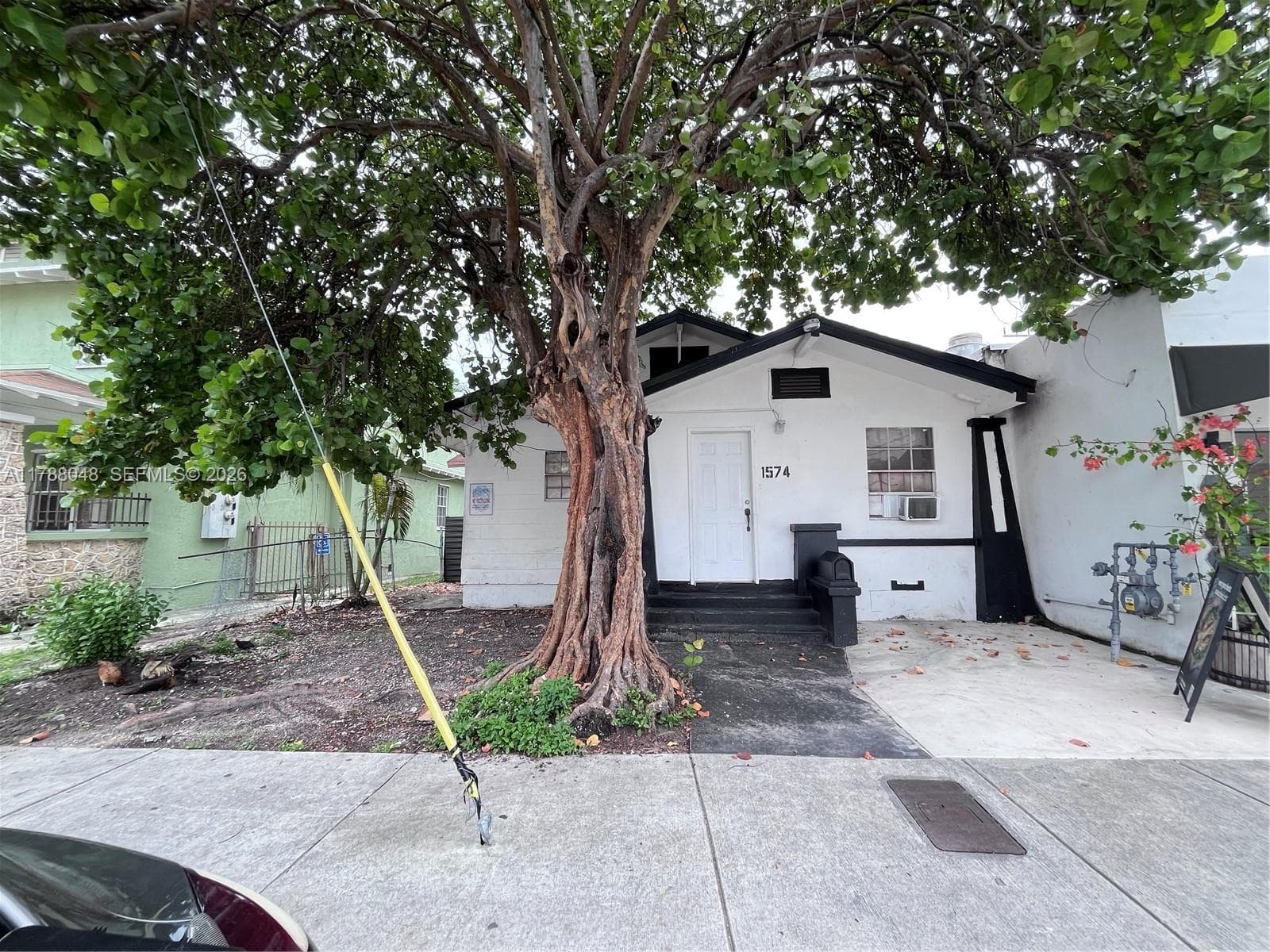 1574 SW 1st St, Miami FL 33135