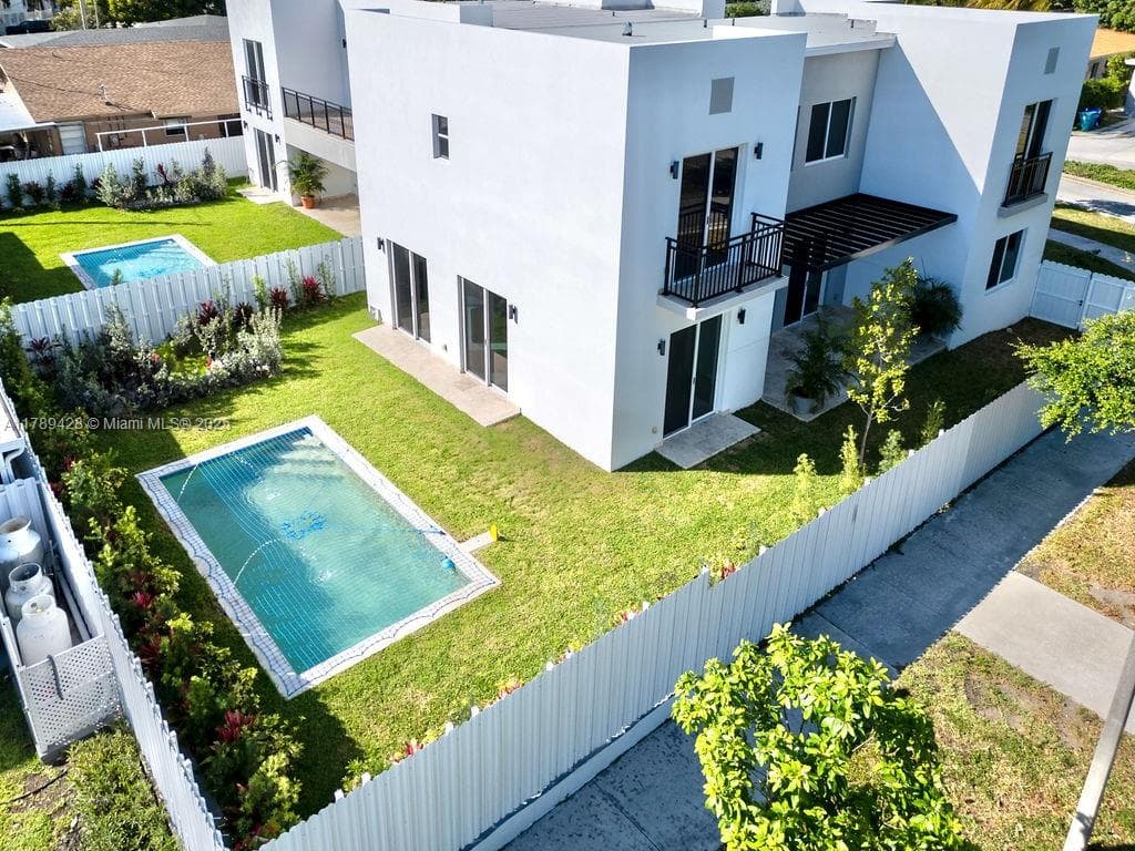 900 SW 24th Rd, Miami FL 33129 photo 3