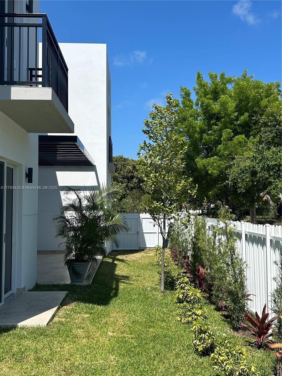 900 SW 24th Rd, Miami FL 33129 photo 4